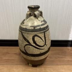 手描き模様の陶器瓶のサムネイル