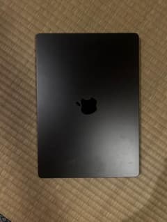 Apple MacBook pro スペースブラック 発送もすぐに致します。のサムネイル
