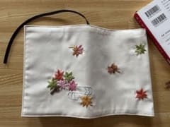 【ハンドメイド刺繍 紅葉】文庫本 ブックカバーのサムネイル