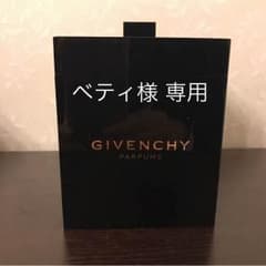【ベティ様専用】ジバンシー 小物入れのサムネイル