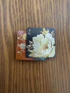 帯留め 芳利作 牡丹 菊 金彩のサムネイル