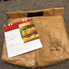 マクドナルド クラフト風クラッチバッグ 卓上カレンダーのサムネイル