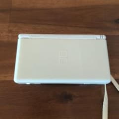 ゆ*い様 Nintendo DS Lite 本体 ホワイトのサムネイル