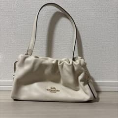 COACH ギャザー入りホワイトハンドバッグ - メルカリ