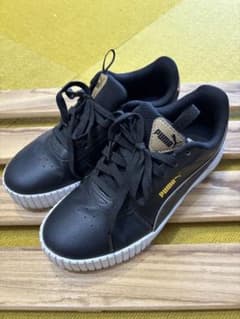 PUMA ブラック スニーカーのサムネイル