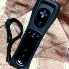 Wii リモコンプラス 黒 ＋ クラシックコントローラ プロ 白  中古品のサムネイル