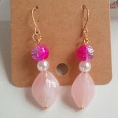 2 クラッシュビーズ×アクリルビーズのピアスのサムネイル