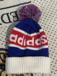 adidas ニット帽 ビーニー ポンポン付きのサムネイル