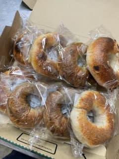 ㉓【6日焼成7日発送】ベーグル8個入り - メルカリ
