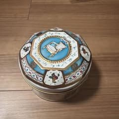 青山デカーポ　マリー・アントワネットスタイル展　限定クッキー缶　チャームのサムネイル