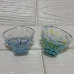 【極美品】ガラス製お猪口 /2個セット/青と緑の模様のサムネイル