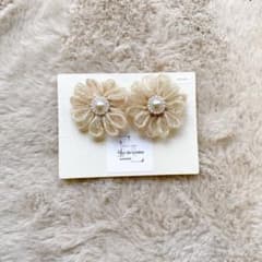 【スワロ付】ふわふわフラワーピアス♡ハンドメイドのサムネイル