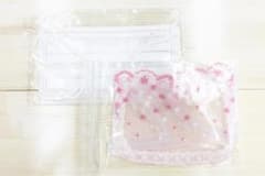 送料込み！可愛くて大人気♡ホワイトレースのピンクマスクカバー♡のサムネイル