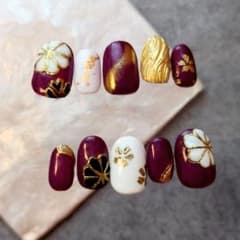 振袖ネイル　ショートネイルチップ　ボルドー　赤　金箔　花柄　サイズオーダーのサムネイル