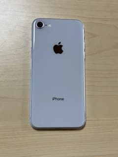 iPhone8 64GB シルバー au SIMロック解除済み U17 - メルカリ