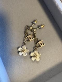 CHANEL ココマーク フラワー スイング ピアスのサムネイル
