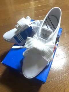 adidas レディース スニーカーのサムネイル