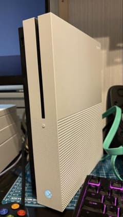 Xbox One S 500GB 本体のサムネイル
