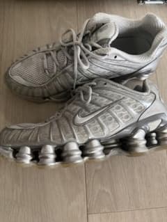 Nike Shox シルバー スニーカーのサムネイル