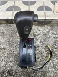 100系ハイエースワゴン　スーパーカスタムリミテッド　希少純正本革シフトノブのサムネイル