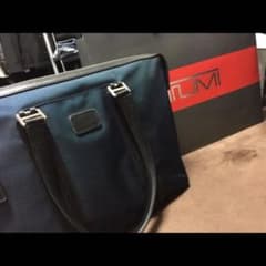 珍しく被りにくい！ TUMI ビジネストートバッグのサムネイル