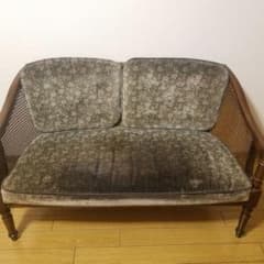 値下げ中】カリモク社 コロニアル ラブソファ 藤 アンティークのサムネイル