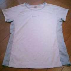 NIKE スポーツTシャツのサムネイル