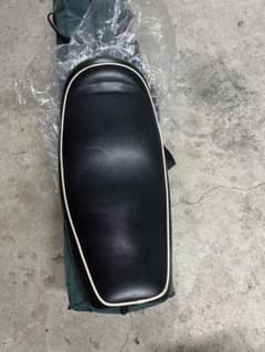 sr400 シート　年式1JRのサムネイル