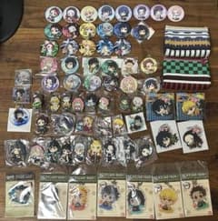 Demon Slayer merchandise bulk sale: can badges, acrylic keychains, plush toys.