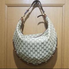 限定大幅値下げ】グッチ ホーボーバッグ スタッズ GUCCI ハーフムーン 
