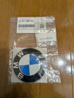 新品純正 BMW エンブレム 82mm グロメット2個付 51767288752 - メルカリ
