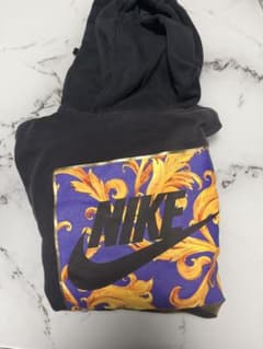 NIKE パーカー ブラック ゴールドロゴのサムネイル