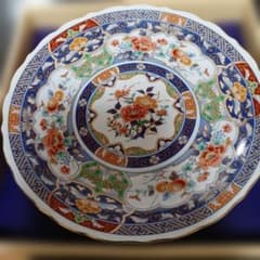 有田焼の窯元『丸喜陶苑』大皿31㌢趣味のうつわ牡丹金彩 - メルカリ