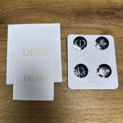 Dior ディオール ピンバッジ 4個セット　ピンズのサムネイル