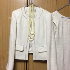 レディーススーツのサムネイル