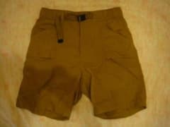ユニクロ ナイロンギアショートパンツ Brown Sのサムネイル