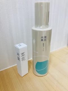 新品未使用アクネ化粧水 草花木果　おまけ付きのサムネイル