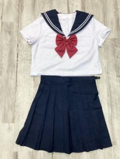 セーラー服とスカートのサムネイル