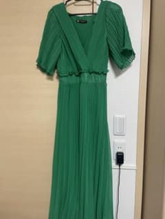 ZARA 緑ワンピースのサムネイル