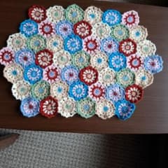 ハンドメイド　モチーフ繋ぎマルチカバー ハンドメイド かぎ針編み モチーフつなぎ マルチカバー - メルカリ