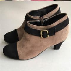 黒×ベージュ ベルト使いショートブーツのサムネイル