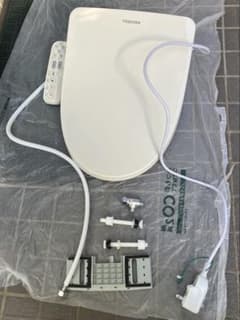 TOSHIBA 温水洗浄便座 2022年製のサムネイル