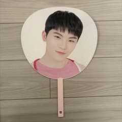 SEVENTEEN セブチ WOOZI ウジ うちわ - メルカリ