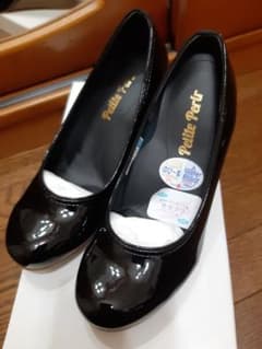 jun depeche専用　　のびるストレッチパンプス　未使用新品　エナメル黒のサムネイル
