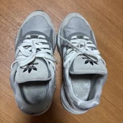 adidas Originals スニーカー グレーのサムネイル