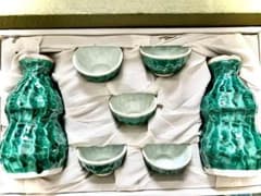 九谷焼　酒器セット　徳利一対・盃5客　未使用　箱入りのサムネイル