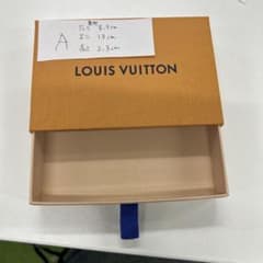 ルイ・ヴィトン 空箱のサムネイル