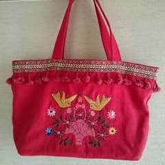 Andypocoさま専用☆パラビオン 刺繍トートバッグ＊赤☆美品のサムネイル