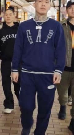 M*5様 【⭕️セットアップ】YZERR氏着用 GAP スウェット トレーナー& YZERR 着用 GAP オリーブ色 色違い - メルカリ