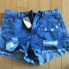 ショートパンツのサムネイル
